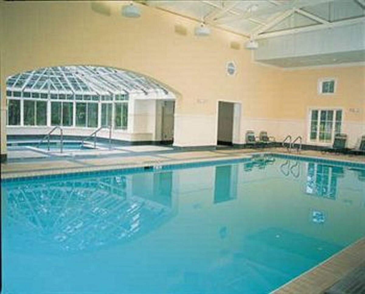 4 BDRM~ SLEEPS 12~ 2 LIVING RMS~2 KITCHENS~4 BATHS~INDOOR/OUTDOOR POOLS/HOT TUBS