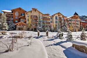 Building Exterior | 2nd-Floor Unit | Elevator Access | Walk to Ski Lifts