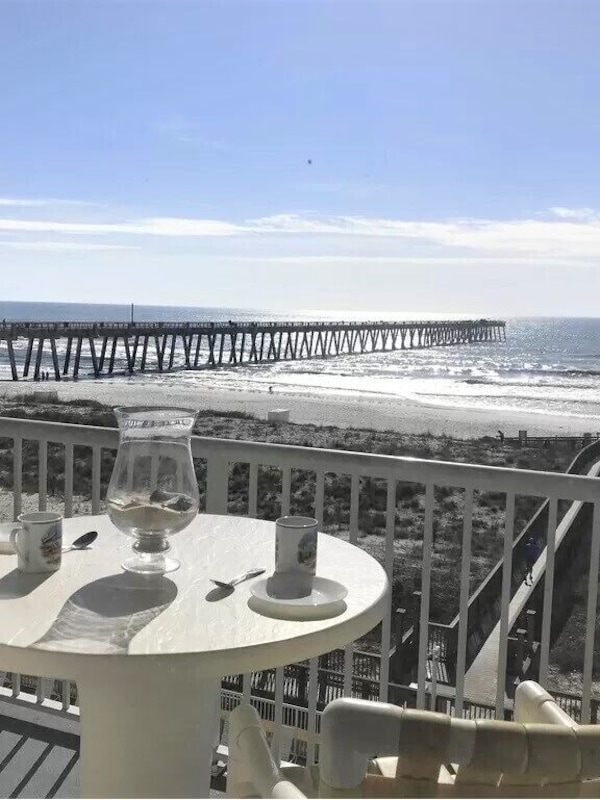 Outdoor dining by the beach