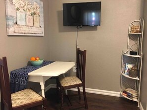 Dining nook with Roku TV. Netflix, Pandora, Other stations available for log in.