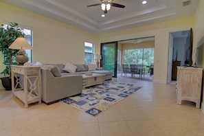 Family Room Looking Towards Lanai