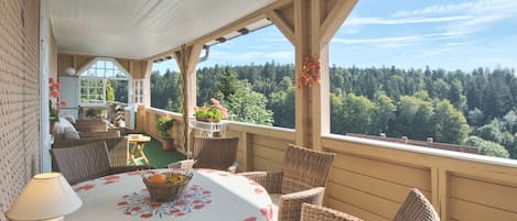 Loggia 12 Meter
mit Blick zum Feldberg