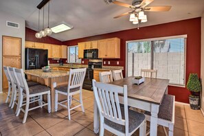 Fully Equipped Kitchen | Dining Table | Breakfast Bar