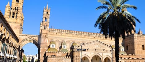 Cattedrale di Palermo a pochi metri