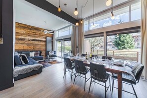 Lounge/dining
