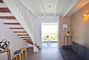 The living room of the Cacao Duplex Residence O Coeur de Deshaies (2)