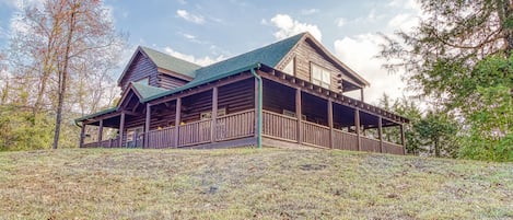 True Log Home in the Smokies