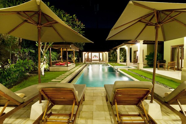 Zan, Luxury 3 Bedroom Seminyak