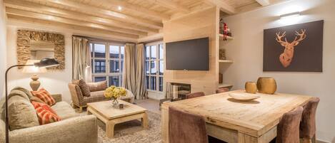 Comedor Es Purtaus Totiaran, apartamento en Val de Ruda, Baqueira