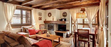 Living room Montgarri  Totiaran, apartment in Val de Ruda, Baqueira