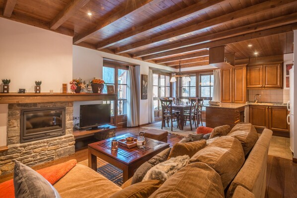 Living room Colomers Totiaran, apartment  in Val de Ruda, Baqueira