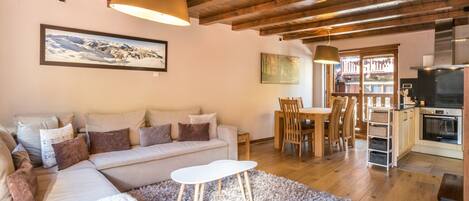 Living room Casa Vuelta a Casa  Totiaran, house in Arties, Val d’Aran