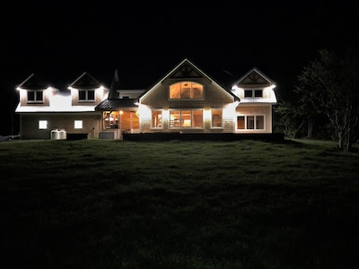 Beach Front Oasis - Custom-built Timber Frame Home on Cleveland Beach