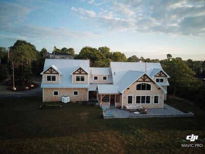 Beach Front Oasis - Custom-built Timber Frame Home on Cleveland Beach