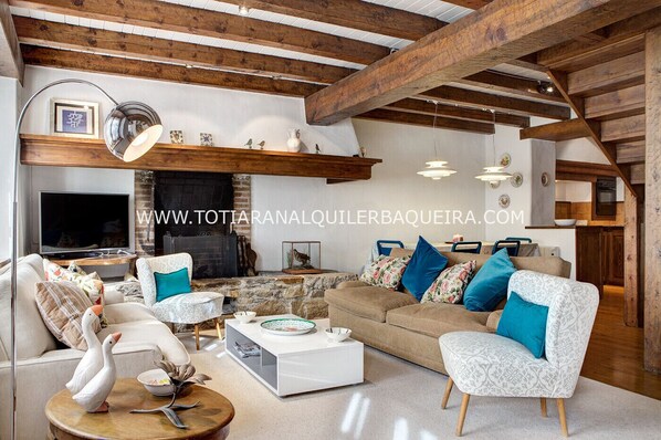 Living room Casa Er Os Totiaran, house in Pleta de Baqueira 