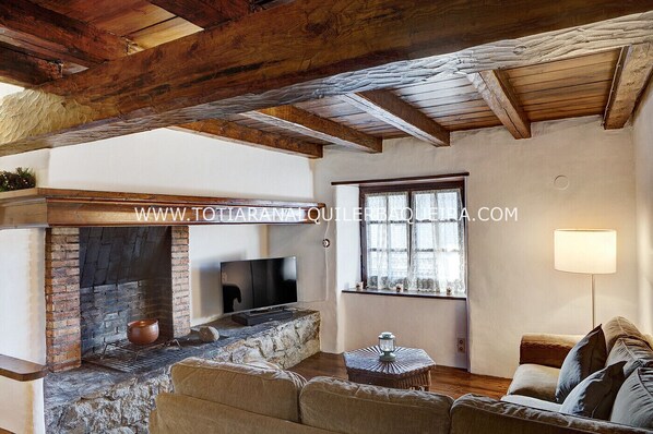 Living room Era Cascada  Totiaran, apartment in Pleta Baqueira