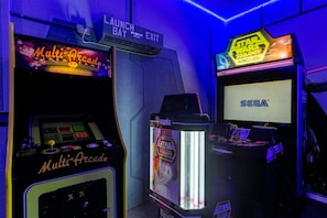 Game room
Multi-Arcade game with vintage games
Star Wars Trilogy sit down arcade
