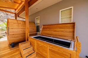 Cold plunge tub