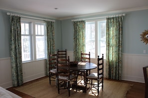 Kitchen eating area.