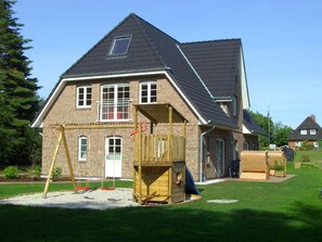 Garden and playground at Hues in Lee