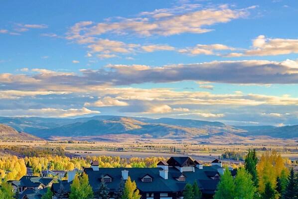 Enjoy beautiful endless sunsets over the mtns.