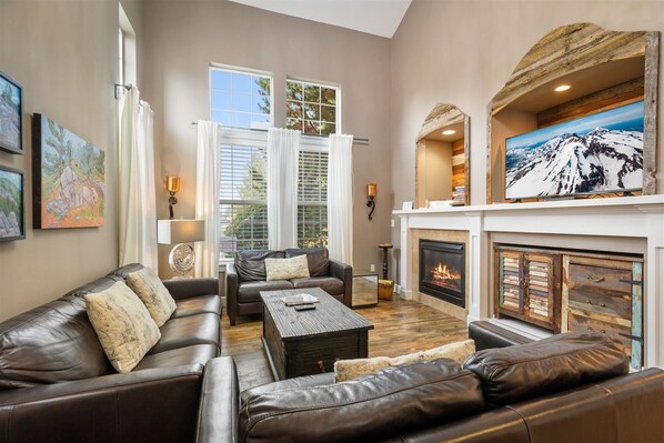 Chamberlain pet friendly Bend OR vacation rental sleeps 8