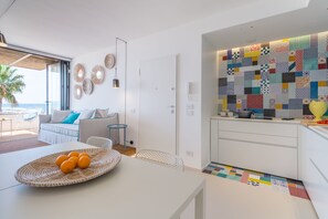 Kitchen lounge