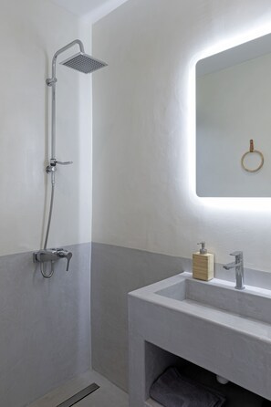 Badkamer met douche