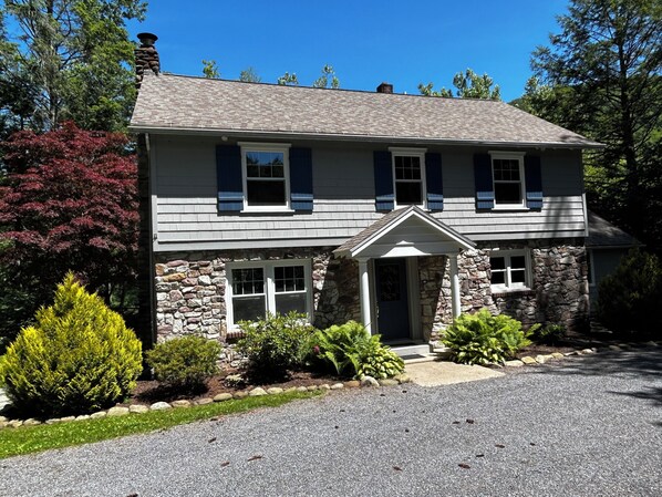 Creekside Manor