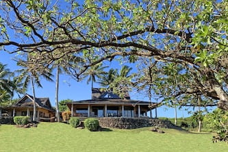 Paia beach house with huge ocean view and only one minute walk to Kuau beach