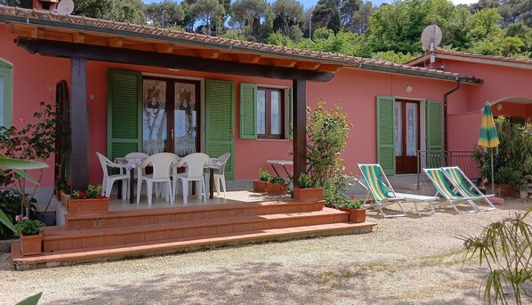 Villa Giuliana, external square.