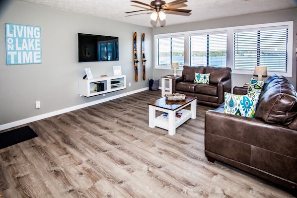 Great LAKEFRONT View From Living Room