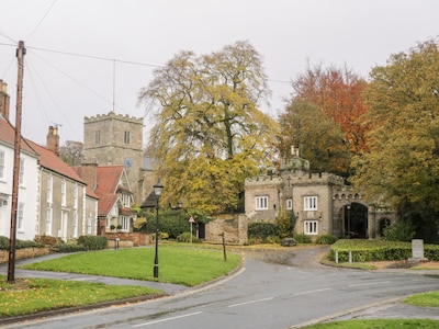 4 Castle Mews, SOUTH CAVE