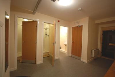EPI - 2 Bed En-suite Apartment with GYM, Sauna, Underground Parking