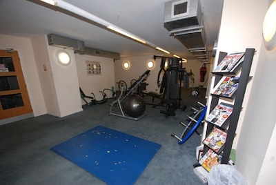 EPI - 2 Bed En-suite Apartment with GYM, Sauna, Underground Parking