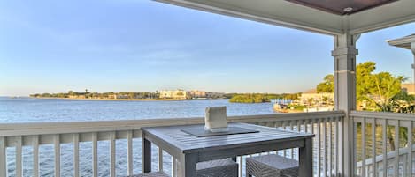 St. Petersburg Vacation Rental | 2BR | 1BA | 850 Sq Ft | Stairs Required