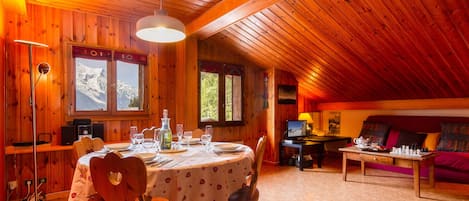 Living room with a superb Mont Blanc view