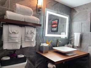 En-suite  master bathroom 
