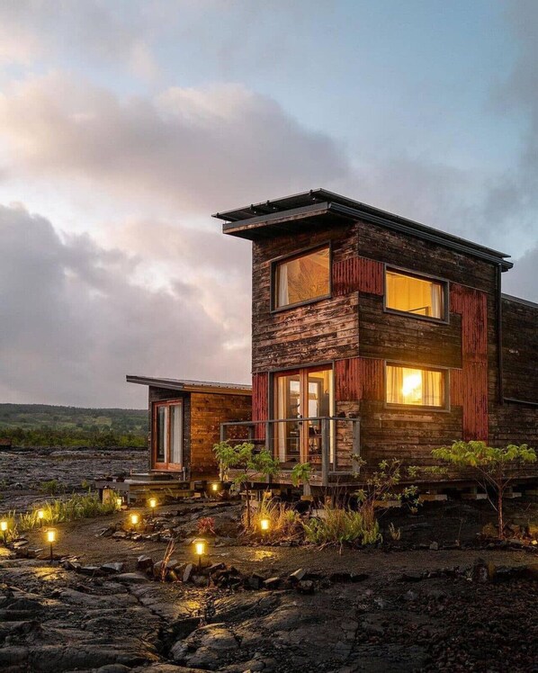 A well-designed and Beautiful tiny home on the Big Island lava