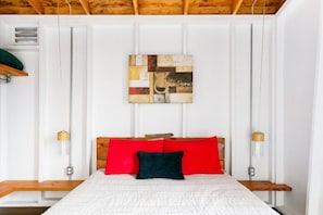 Main Bedroom (Queen Bed)