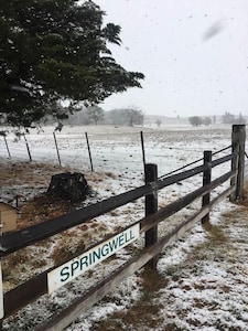 Snowdrift Cottage  at Springwell - Historical Farm Stay