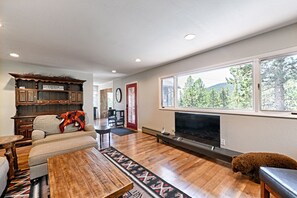 The living room has a Roku TV connected to WiFi for Netflix and Amazon Prime