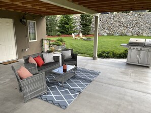 Guests have a separate entrance and private covered patio with a bbq. 