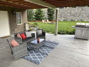 Guests have a separate entrance and private covered patio with a bbq. 