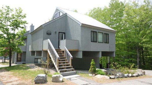 Front of Lincoln Home near Loon Mountain