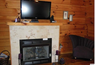 Sweet Valley Cabin on 6.5 acres and stocked fishing pond for your enjoyment