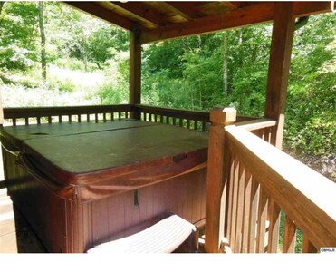 Sweet Valley Cabin on 6.5 acres and stocked fishing pond for your enjoyment