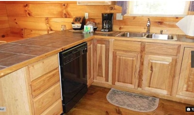 Sweet Valley Cabin on 6.5 acres and stocked fishing pond for your enjoyment