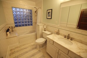 2nd floor bathroom with Jacuzzi tub.