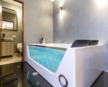 Estudio de lujo con jacuzzi